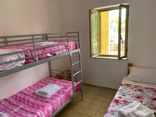 2bedroom Apartment 300m From Beach