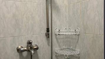 Apartment | Badezimmer | Dusche, Handtücher