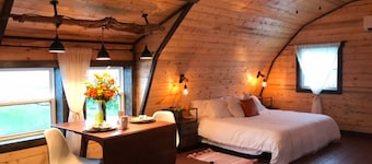 Cosy loft escape. A sandy beach across the street with ocean views.
Pet friendly
