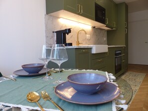 Micro-ondes, four, plaque de cuisson, lave-vaisselle