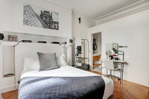 Apartment | 4 bedrooms, laptop workspace, iron/ironing board, bed sheets