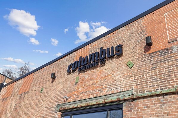 A brick building with a sign reading "Columbus Brewing Co."