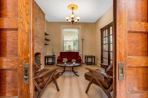 Franklin Park Gem / Historic Bones, Modern Comfort - 3BR, 2.5BA