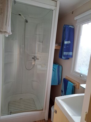 Shower, hair dryer - çà m'suffit" MOBILHOME (Agde)