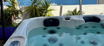 Rooftop luxury jacuzzi terrace sea view city center