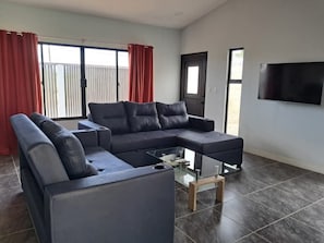 TV - Casa Laureles

Spacious 2-bedroom home in Villareal, 15 minutes from Tamarindo (Provincia de Guanacaste)