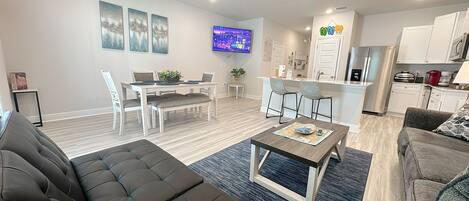 Una Smart TV, una chimenea