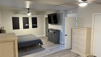 4 bedrooms, free WiFi, bed sheets