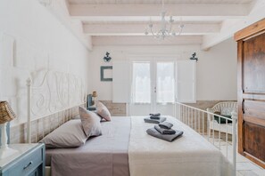 4 chambres, fer et planche à repasser, accès à Internet