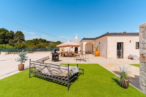 Outdoor dining - Villa Blanche by BarbarHouse (Ceglie Messapica)