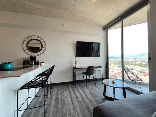 Secrt Sabana 1BR · Workspace + WiFi · Parking · Apt 1508