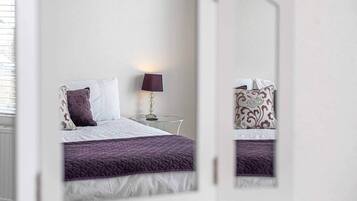 2 Schlafzimmer, Schreibtisch, Bügeleisen/Bügelbrett, kostenloses WLAN