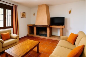 Smart TV, fireplace