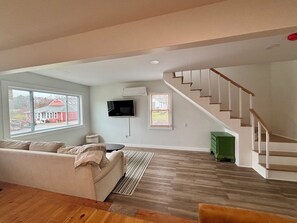 Smart TV - MaineSail a 4-bedroom house near Dock Square, Lower Village and Beaches (Kennebunk)