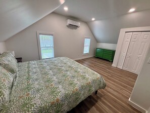 4 bedrooms, desk, iron/ironing board, travel crib