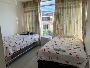 3 slaapkamers, een strijkplank/strijkijzer, wifi, beddengoed