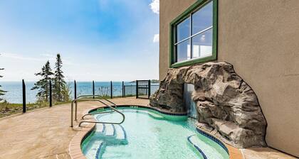 Charming 2-bedroom condo with WiFi, AC in gorgeous Two Harbors