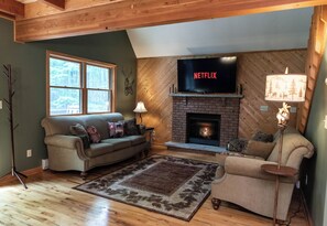 Smart TV, fireplace - Evergreen Escape at The Hideout (Lake Ariel)