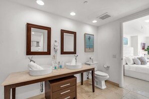 Hair dryer, towels, soap, shampoo - Icon Brickell Retreat | 1BR + Spa, Pool, Views (Miami)