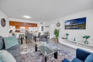 Smart TV - Peaceful Brickell 1BR | Water & City Outlook (Miami)
