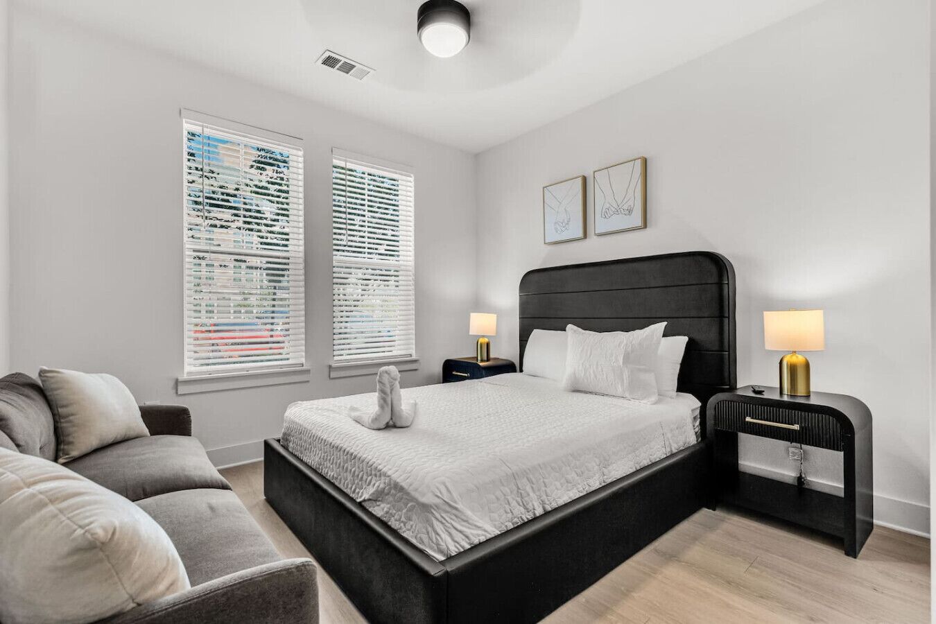 2 Schlafzimmer, Schreibtisch, Bügeleisen/Bügelbrett, Reisekinderbett