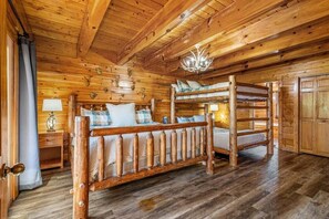 8 bedrooms, iron/ironing board, free WiFi, bed sheets - Heated Pool + Sauna + Hottub + PuttPutt, Sleeps 40 (Sevierville)