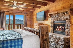 8 bedrooms, free WiFi, bed sheets