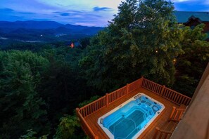 Outdoor spa tub - Heated Pool + Sauna + Hottub + PuttPutt, Sleeps 40 (Sevierville)