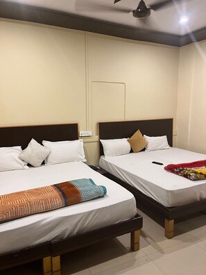 Rollaway beds, free WiFi, bed sheets - Kashi Kutir (Varanasi)