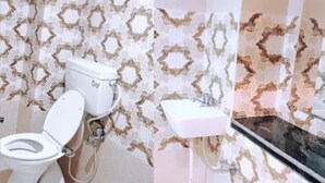 مناشف، صابون، شامبو، ورق حمّام