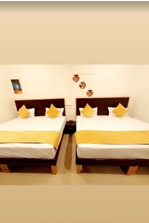 Rollaway beds, free WiFi, bed sheets - Kashi Kutir (Varanasi)