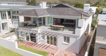 34 Mossel River 8 | Sleeps 8 | Ocean Views | Pool