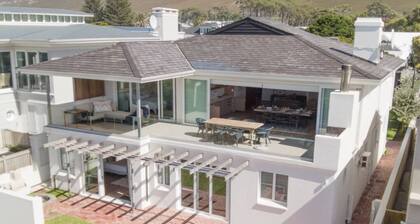 34 Mossel River 8 | Sleeps 8 | Ocean Views | Pool