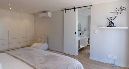 Hermanus Villa, Ocean Views, Pool, Sleeps 8