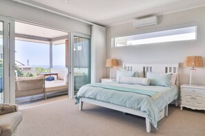 4 bedrooms, desk, iron/ironing board, WiFi (free) - 34 Mossel River 8 | Sleeps 8 | Ocean Views | Pool (Hermanus)
