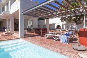 Outdoor dining - 34 Mossel River 8 | Sleeps 8 | Ocean Views | Pool (Hermanus)