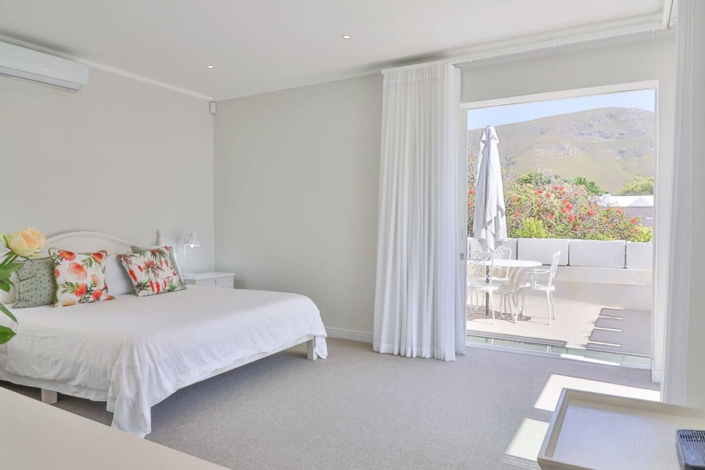 4 bedrooms, desk, iron/ironing board, free WiFi