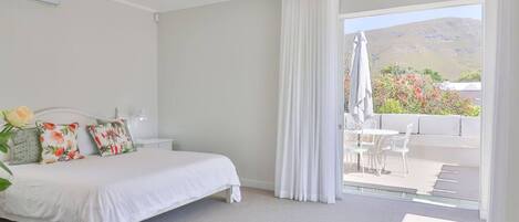 4 bedrooms, desk, iron/ironing board, free WiFi