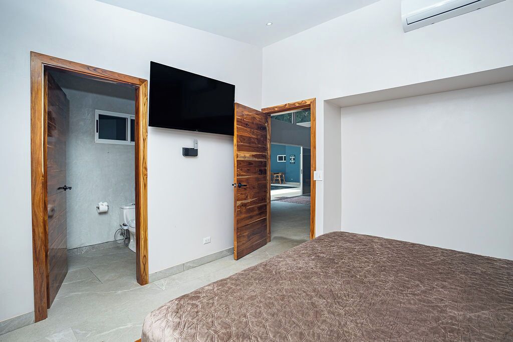6 bedrooms, in-room safe, desk, travel crib