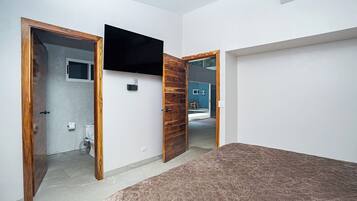 6 bedrooms, in-room safe, desk, travel crib