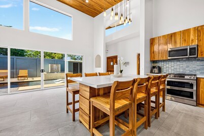 6-Bedroom Tranquil Villas in Potrero — Pool, Jacuzzi & Beaches — Sleeps up to 24