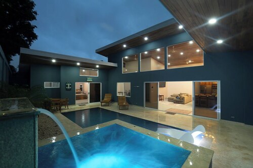 6-Bedroom Tranquil Villas in Potrero — Pool, Jacuzzi & Beaches — Sleeps up to 24