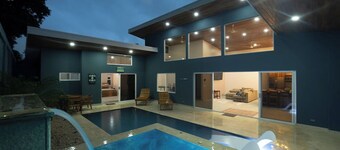 6-Bedroom Tranquil Villas in Potrero — Pool, Jacuzzi & Beaches — Sleeps up to 24