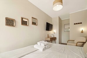 Apartment | 2 bedrooms, laptop workspace, iron/ironing board