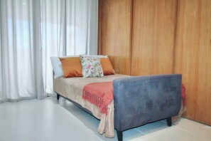 1 bedroom, iron/ironing board, free WiFi, bed sheets - 19th floor apartment, swimming pool, garage, gym, next to Shopping Salvador. (Caminho das Árvores Salvador)