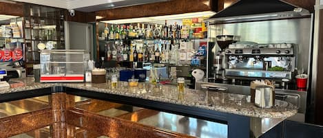 Petit déjeuner complet compris tous les jours