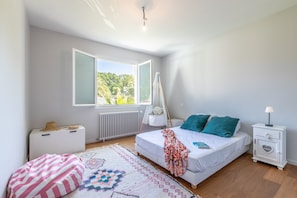 4 chambres, fer et planche à repasser, Wi-Fi gratuit, draps fournis