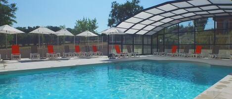 Appartement | Zwembad | Een binnenzwembad, een buitenzwembad