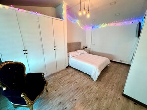 4 bedrooms, iron/ironing board, free WiFi, bed sheets