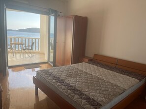 1 habitación, tabla de planchar con plancha y wifi 
